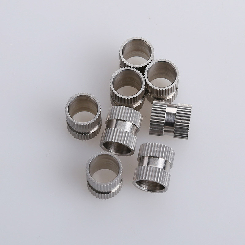 Dobbeltveis innsatsmutter