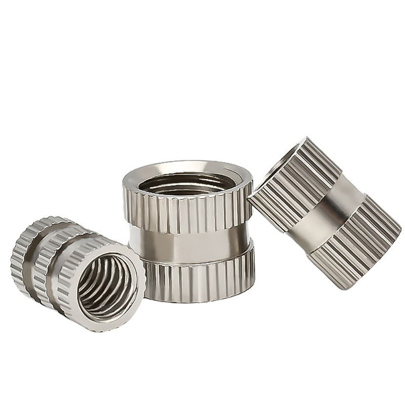 Innebygd innsatsmutter