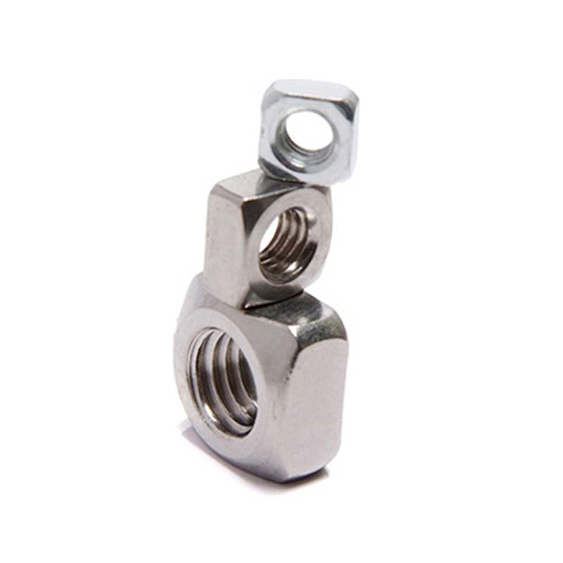 Firkantede muttere på kanten